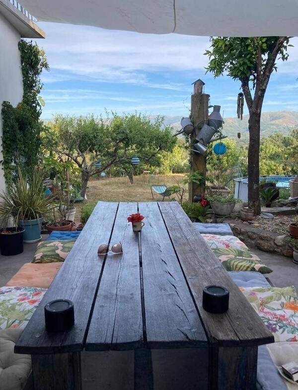 Communal table